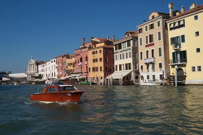 100_1759 small VENICE.jpg - 293564 Bytes